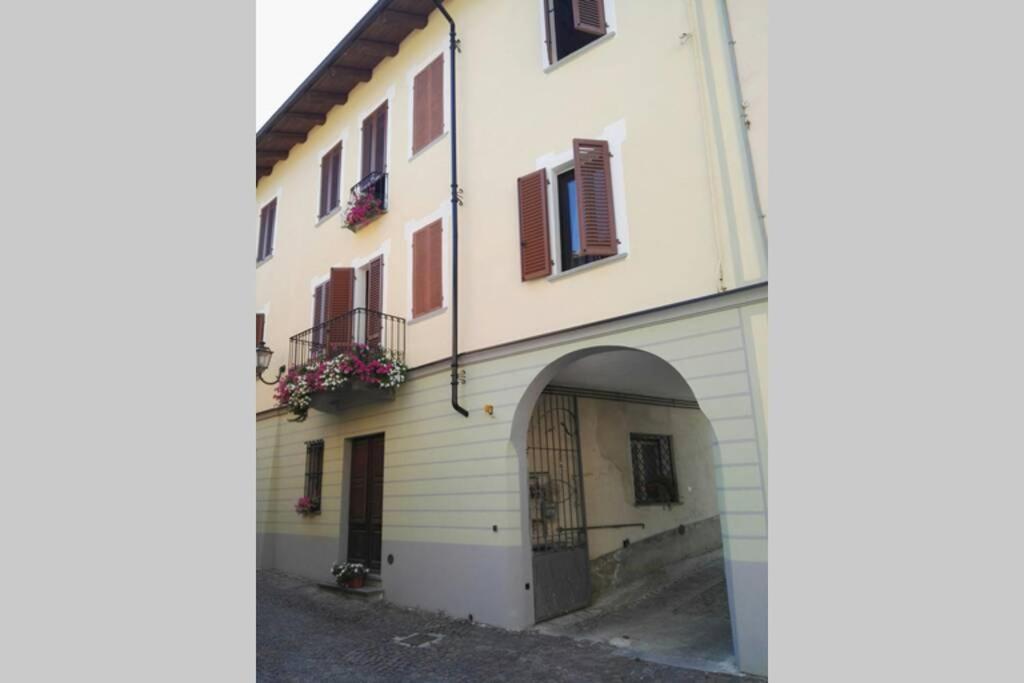 Apartamento Ex Ostu Impero: Vino, Tartufo Ed Ospitalita La Morra Exterior foto