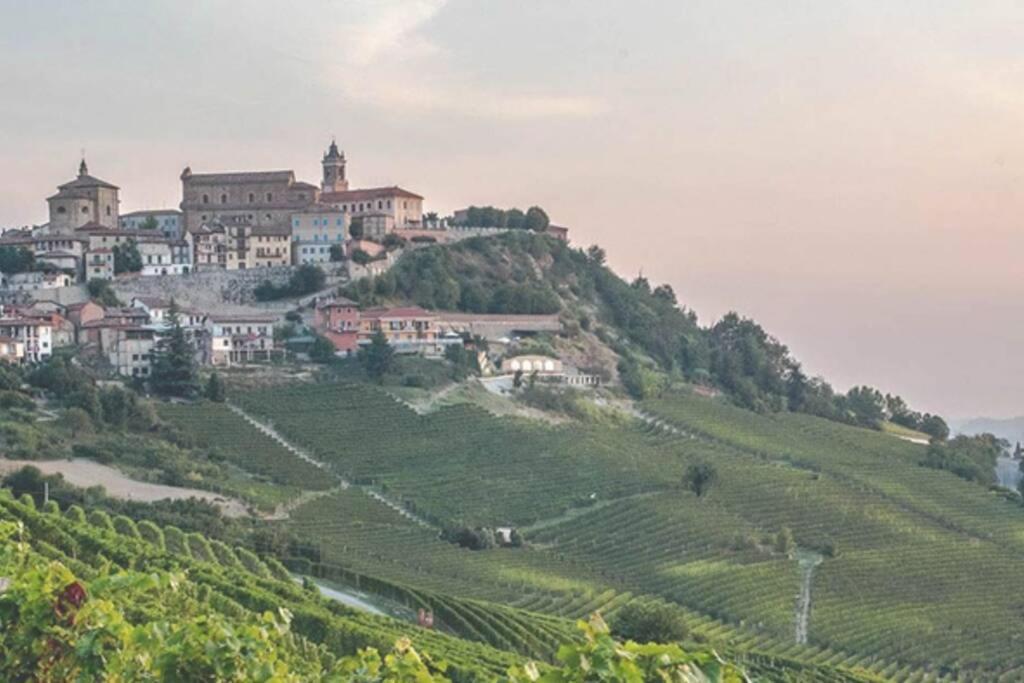 Apartamento Ex Ostu Impero: Vino, Tartufo Ed Ospitalita La Morra Exterior foto